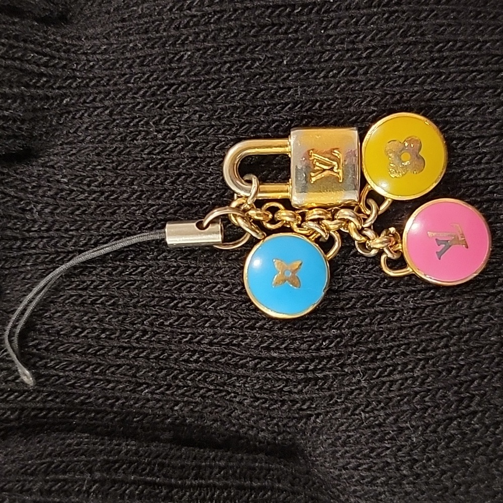 Louis Vuitton Bijou cell phone Pastilles Strap Multicolor Padlock Gold charms - Picture 7 of 7
